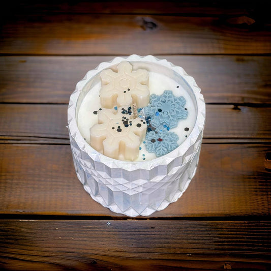 Crystal Snow Candle, Handcrafted Winter Candle with Snowflake Decor, 40-Hour Burn Time